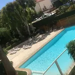 Seafront One Bedroom With A Terrasse Swimming Pool And A Parking * أنتيب