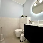 Seafront One Bedroom With A Terrasse Swimming Pool And A Parking أنتيب