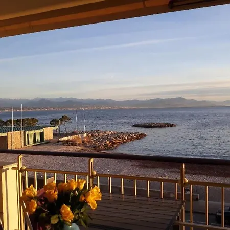 Seafront One Bedroom With A Terrasse Swimming Pool And A Parking