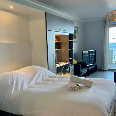 Seafront One Bedroom With A Terrasse Swimming Pool And A Parking * Αντίμπ