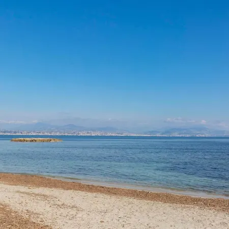 Σπίτι διακοπών Seafront One Bedroom With A Terrasse Swimming Pool And A Parking Αντίμπ