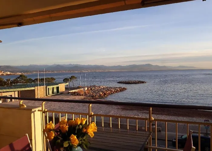 Seafront One Bedroom With A Terrasse Swimming Pool And A Parking