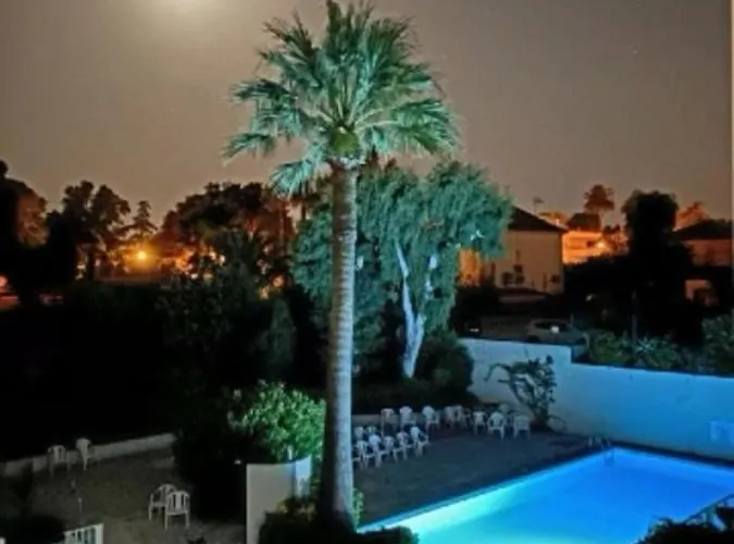 Seafront One Bedroom With A Terrasse Swimming Pool And A Parking Vakantiehuis