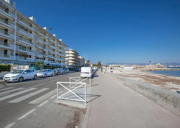 Seafront One Bedroom With A Terrasse Swimming Pool And A Parking