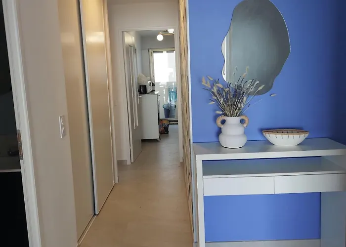 Seafront One Bedroom With A Terrasse Swimming Pool And A Parking *